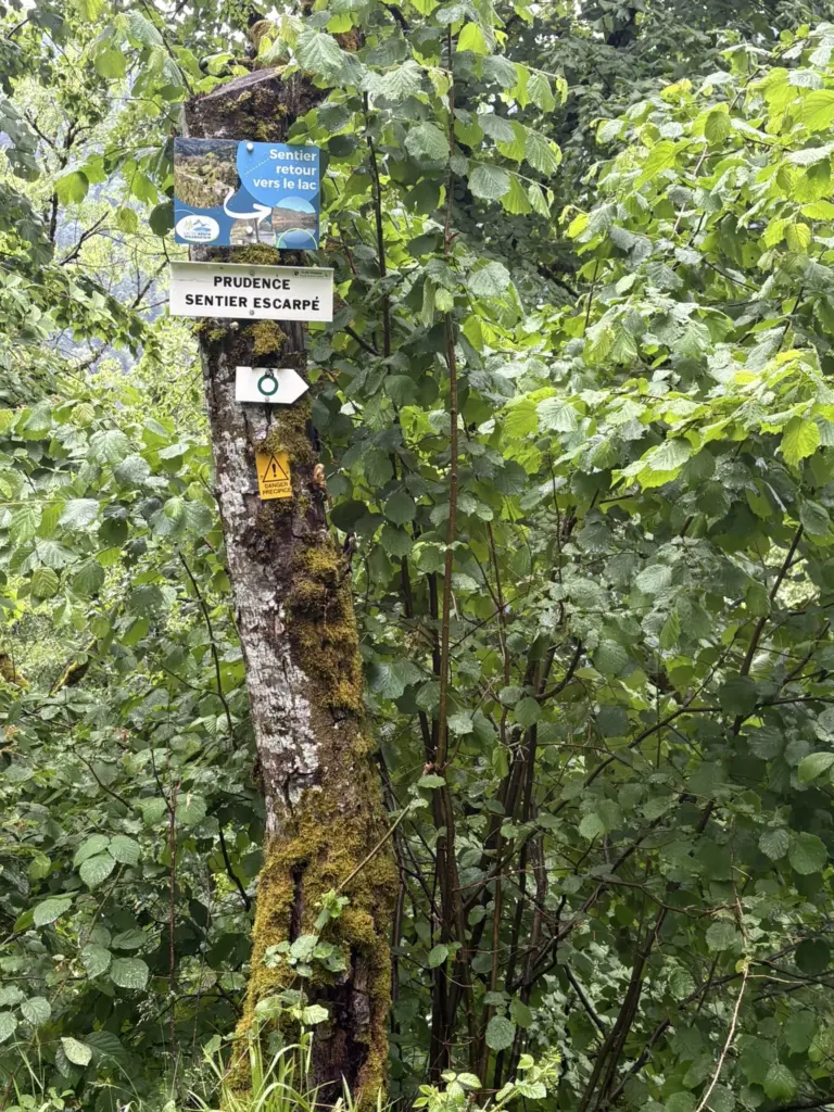 Panneau indiquant le chemin retour vers le lac de Kruth