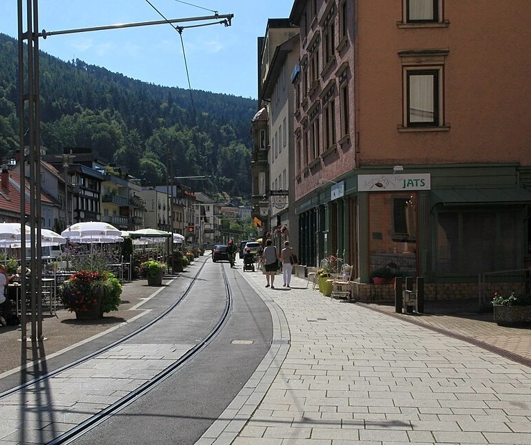 Vue de la König-Karl-Straße à Bad Wildbad, dans le centre de la ville