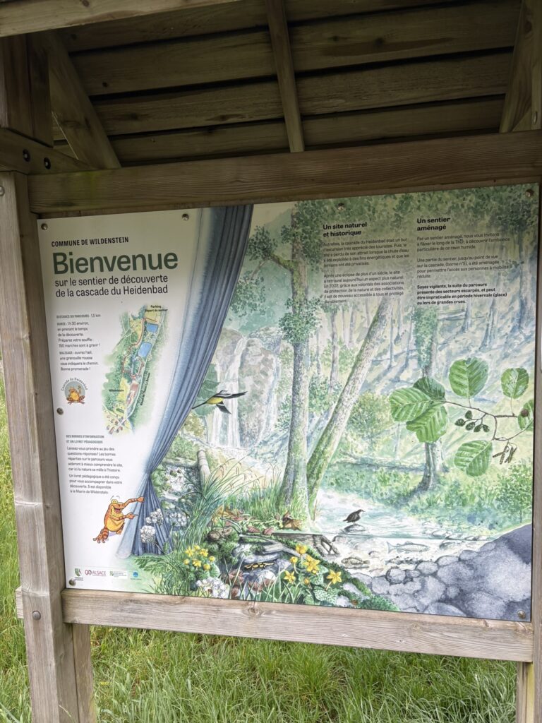Panneau d’information présentant le parcours découverte de la cascade du Heidenbad