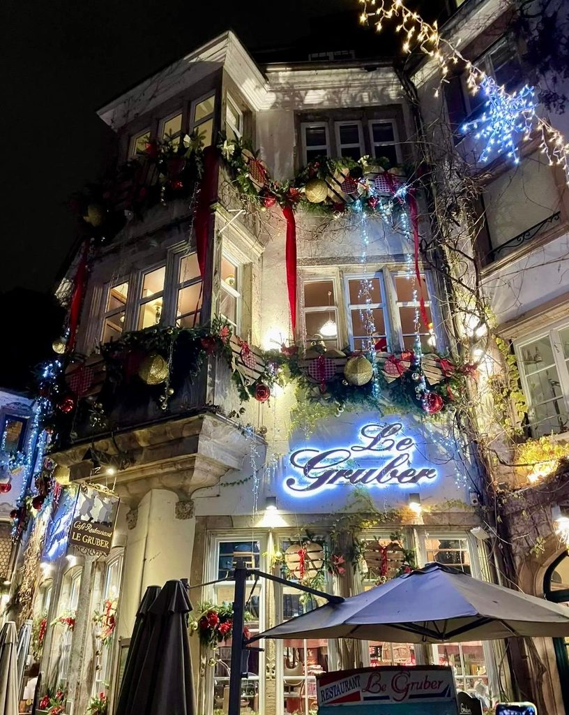 Façade décorée pour Noël à Strasbourg