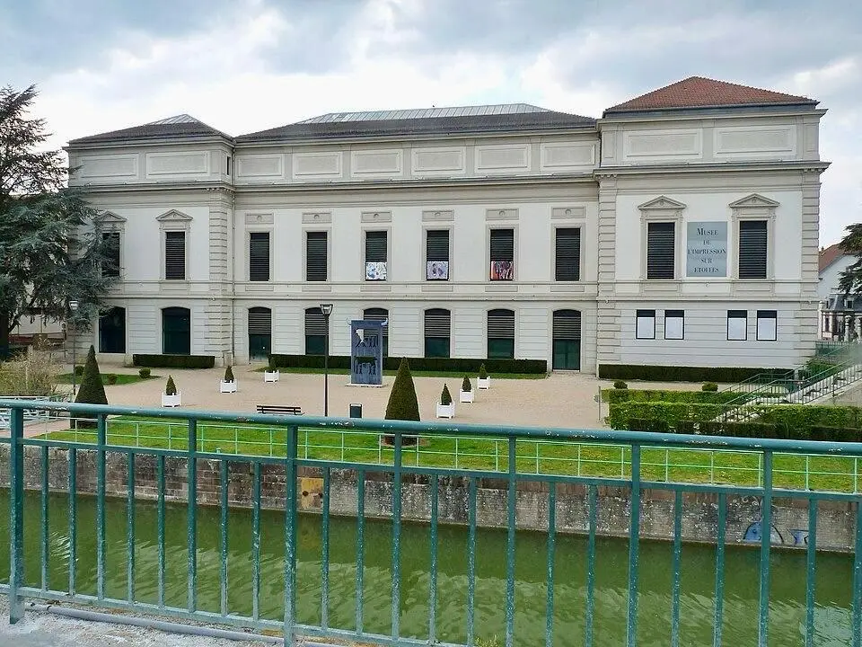 Musée de l’Impression sur Étoffes de Mulhouse vu depuis le canal