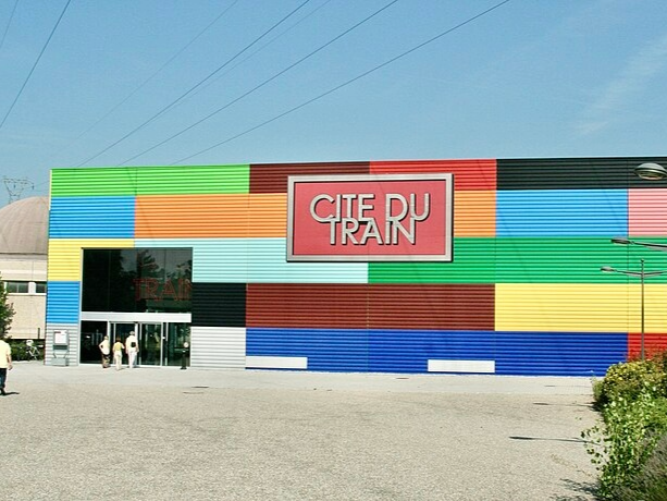 Vue extérieure de la Cité du Train à Mulhouse, musée consacré à l’histoire ferroviaire française.