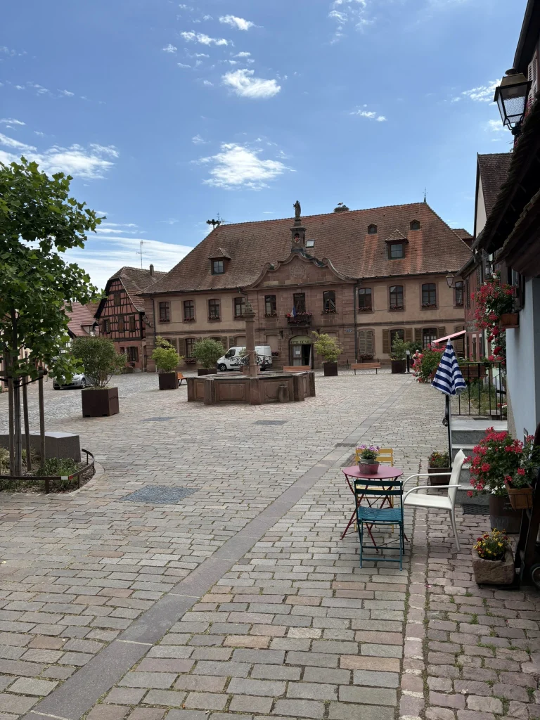 Place du Docteur Pierre Walter à Bergheim, lieu du marché de Noël à Bergheim