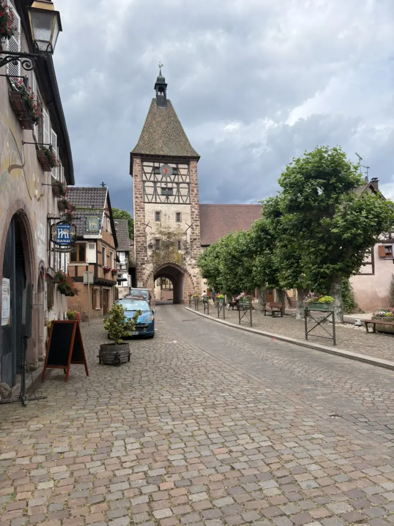 Vue sur la Porte Haute à Bergheim