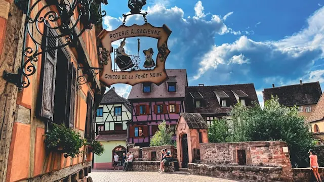 Panneau indiquant une boutique artisanale à Kaysersberg