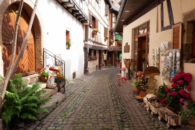 Passage fleuri au cœur d’Eguisheim