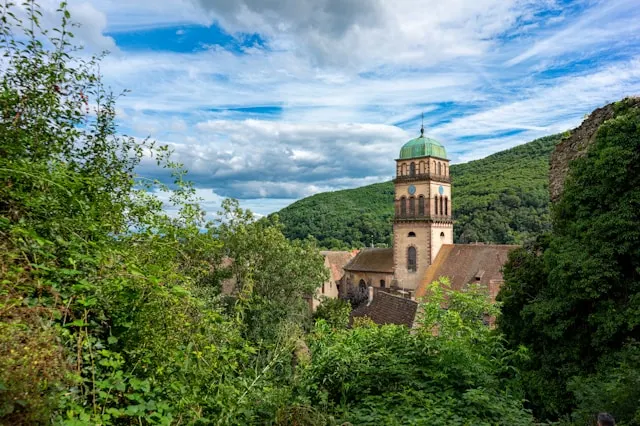 Vue sur l’église Sainte-Croix de Kaysersberg